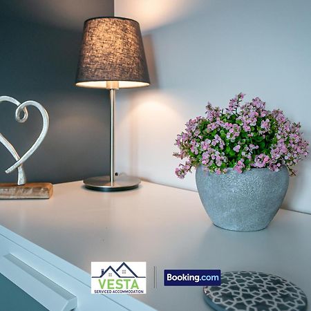 Three Bedroom Apartment By Vesta Serviced Accommodation & Short Lets Hatfield With Free Parking Luaran gambar