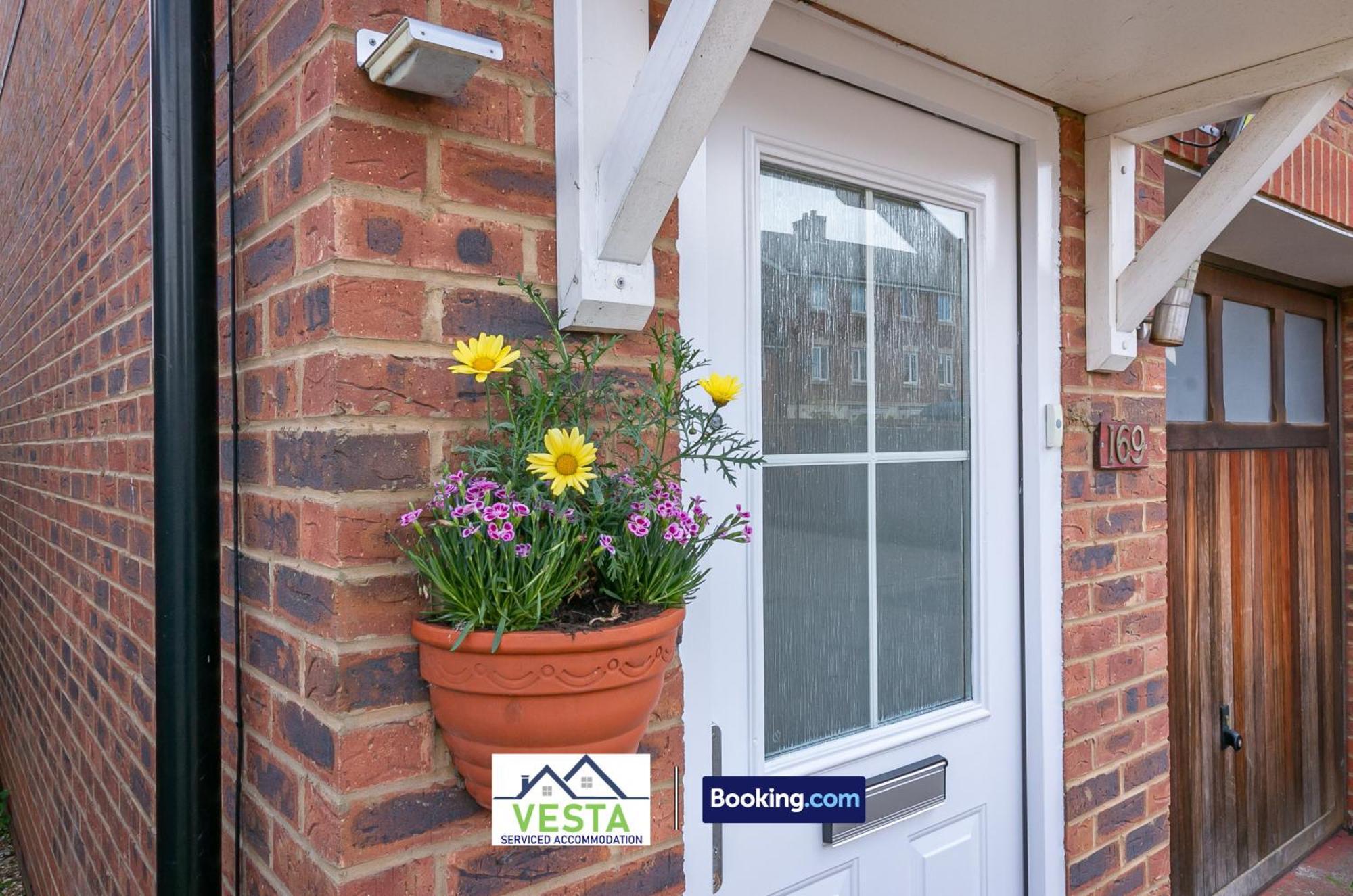 Three Bedroom Apartment By Vesta Serviced Accommodation & Short Lets Hatfield With Free Parking Luaran gambar