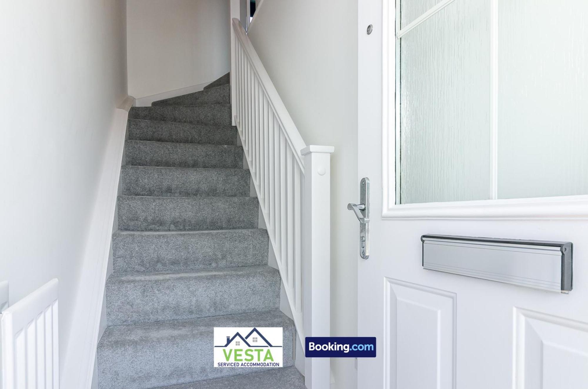 Three Bedroom Apartment By Vesta Serviced Accommodation & Short Lets Hatfield With Free Parking Luaran gambar