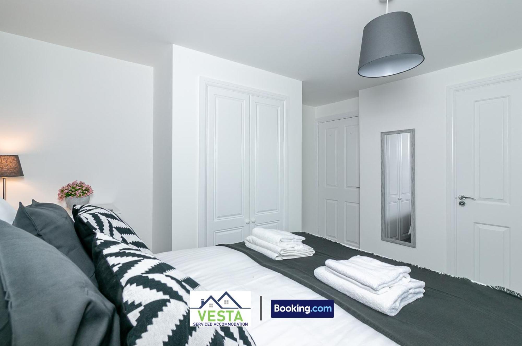 Three Bedroom Apartment By Vesta Serviced Accommodation & Short Lets Hatfield With Free Parking Luaran gambar