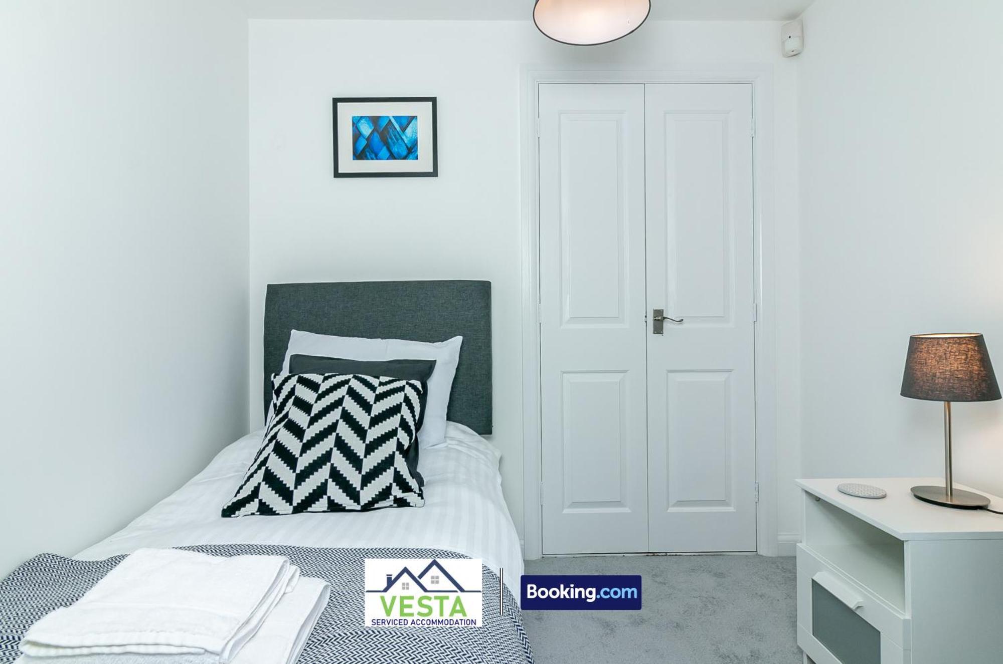Three Bedroom Apartment By Vesta Serviced Accommodation & Short Lets Hatfield With Free Parking Luaran gambar